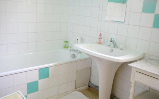 Villa With 4 Bedrooms in Trets, With Wonderful Mountain View, Private