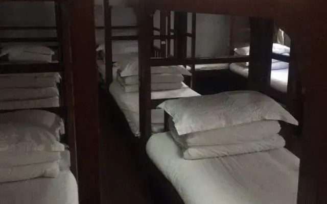 Huayin Five Cloud Mountain Inn