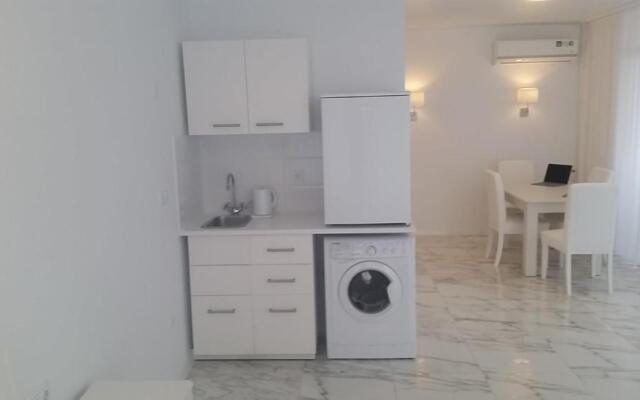 SEA-VIEW Beluga & Dolphin Luxury HOTEL apartments