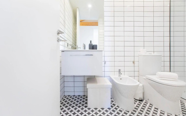 Modern 2BR Duplex Downtown by Art District by LovelyStay