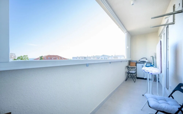 Billie Holiday apartment with balcony