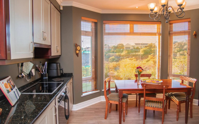 Pezula Magic Retreat - 4 Bedroom Lagoon View Home