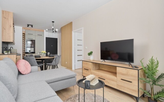 Modern Apartment in Wroclaw by Renters