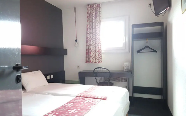 Brit Hotel Baillet En France