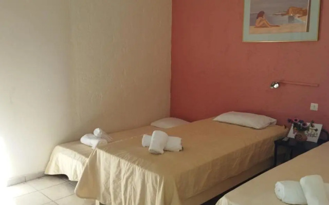 CLEO ROOM WITH YARD IN MALIA 250m FROM THE BEACH