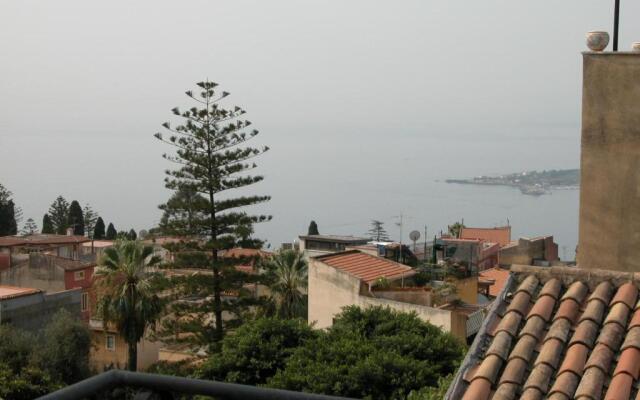 Teatro Greco Balcony Apartment