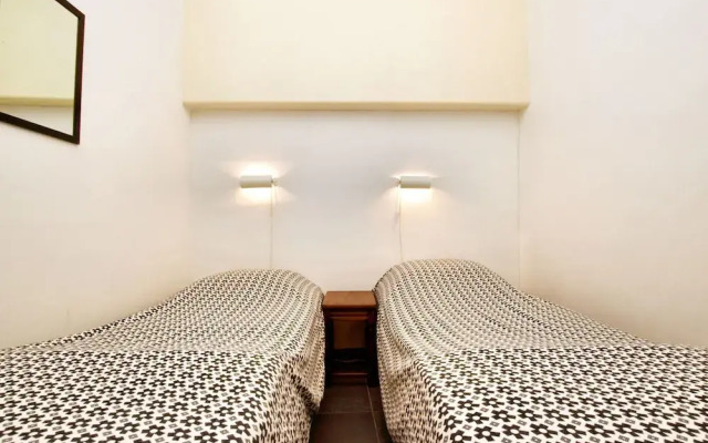 Pleasing Holiday Home in Richelle With Garden, Terrace, BBQ