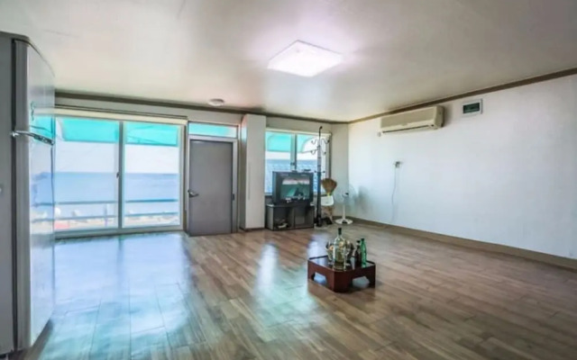 Pohang Sagyejeol Guryongpo Pension