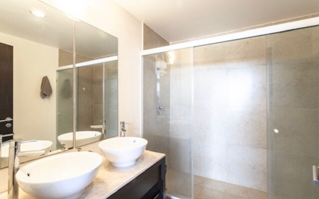 MARINA Beachfront 2 BDR- Amazing Oceanview