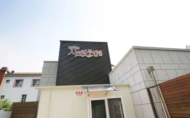Secret Hotel