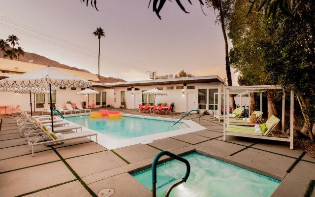 The Wesley by AvantStay – Mid-Century Modern Oasis with Pool