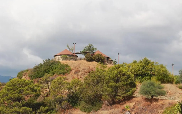 Hotel Selwo Lodge - Animal Park Tickets Included