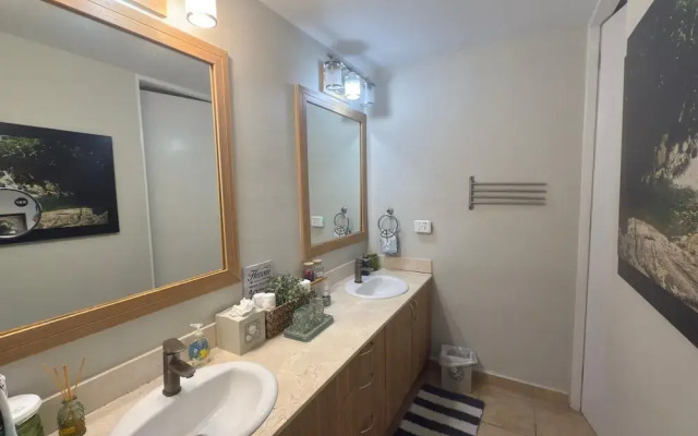 608 Ocean & Marina Views 3 Bed 2 Bath