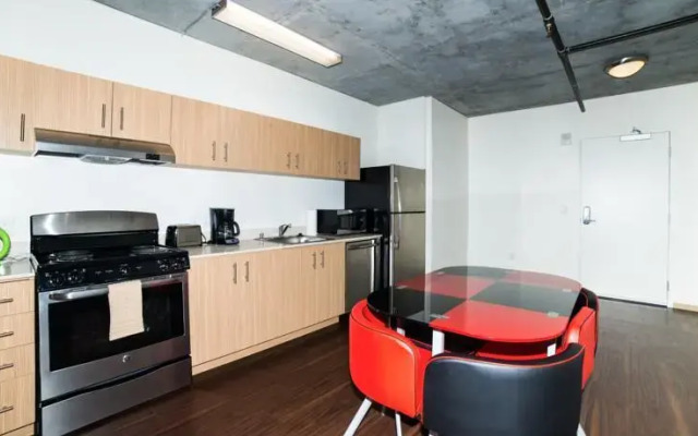 Hollywood Arch Apartment