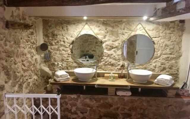 La Olivera APARTHotel Rural Suites bañera hidro o Jacuzzi privados