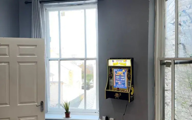 Citycenterapt-4br-wifi-freeparking-retroarcade