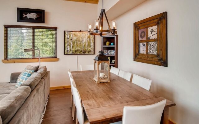 Roslyn Ridge Retreat