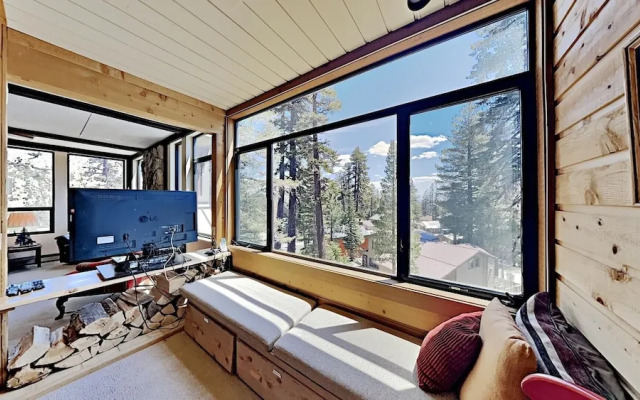 Condo with Great Views - Close to all Mammoth Recreation! by RedAwning
