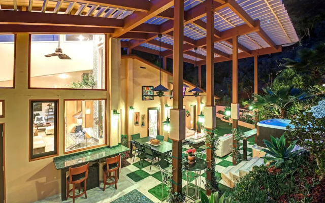 Skyhill Oasis W/ Hot Tub Walk To Universal 4 Bedroom Home