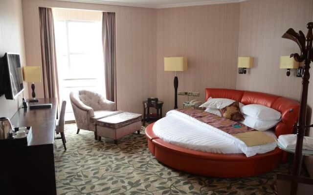 Yinchuan Juli Six Red Hotel