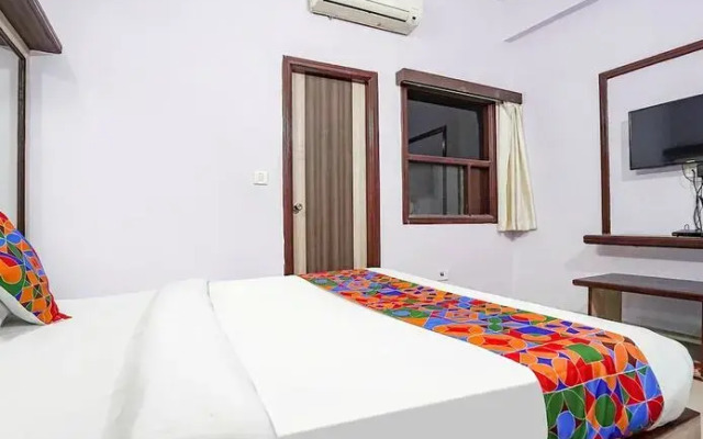 Fabhotel White Castle
