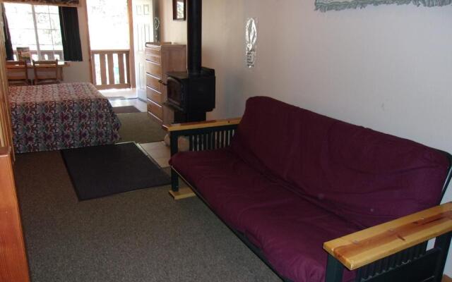 Honey Bear Lodge & Cabins