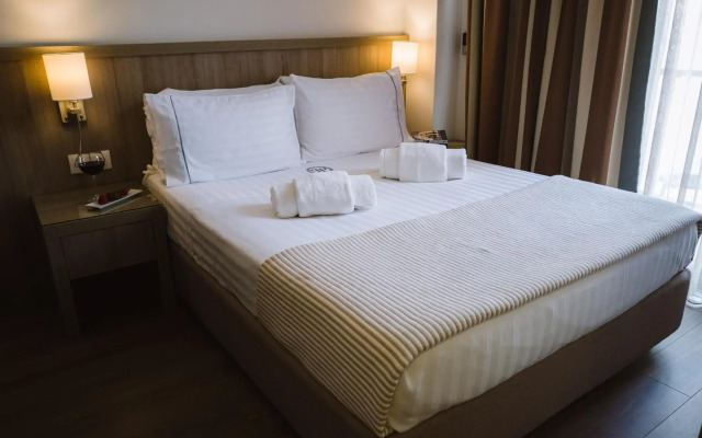 Piraeus Port Hotel