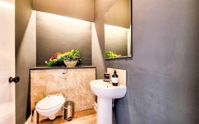 Ainslie Place Luxury Apt In Heart Of The City