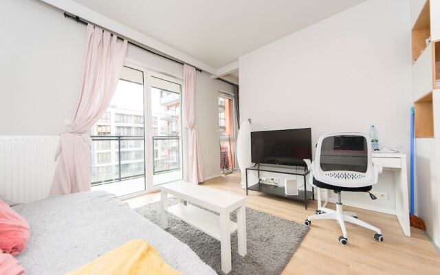 Main Trainstation one bedroom AC p4you