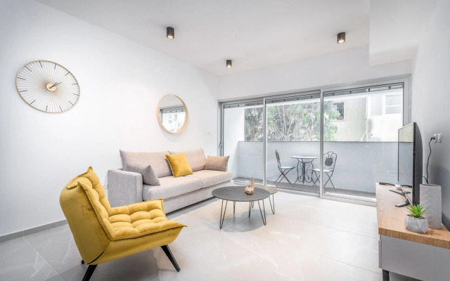 Stunning 1 BDR with balcony on Sheinkin st