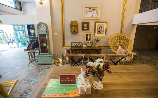 ZEN Rooms Manee Nopparat Soi 1