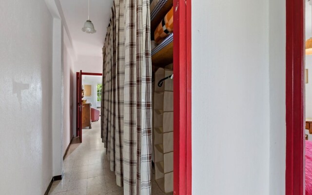 Beautiful Apartment in Mèze with Swimming Pool