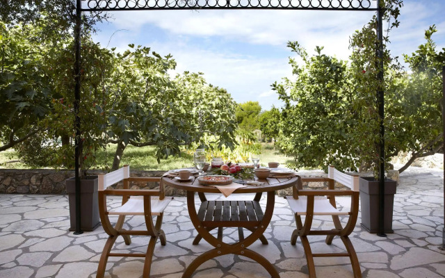 Avra Private Suites