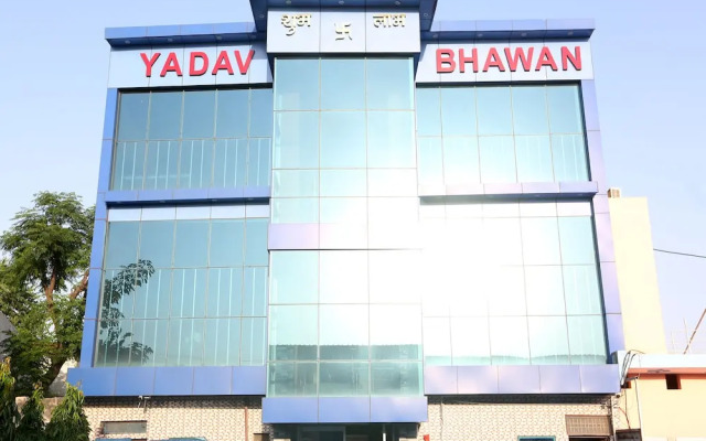 Oyo 22221 Yadav Hotel
