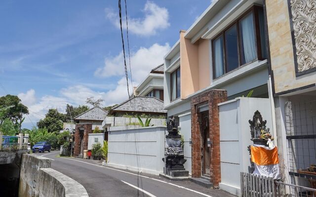 Amanlane Villa Seminyak by ARM