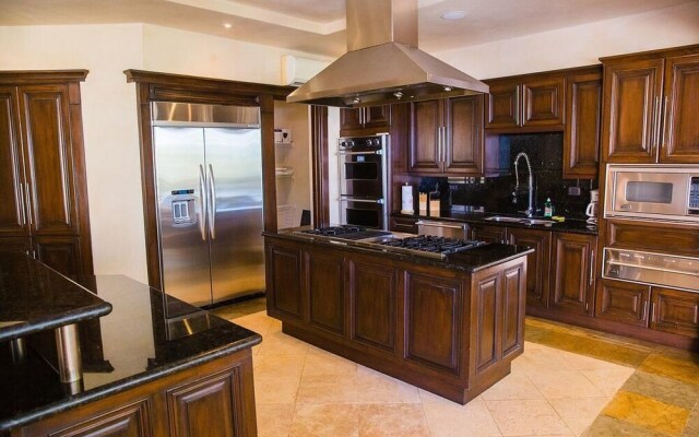 Extravagant Beachfront Mansion in Flamingo - Second to None