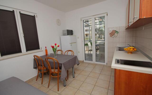 JoviZe - free parking - R4(2)