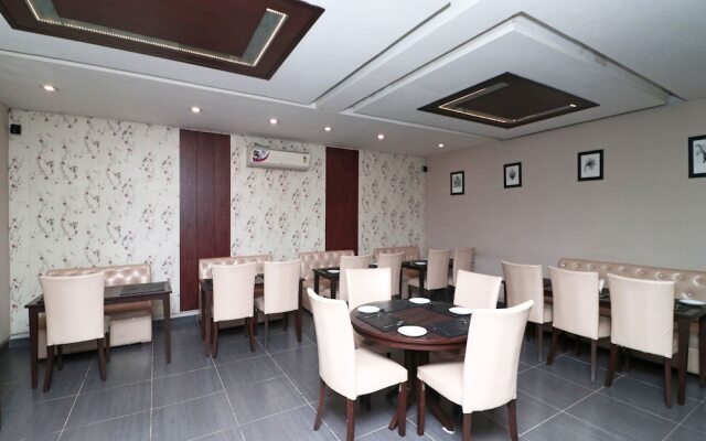 OYO 16006 Hotel Meedo's Grand