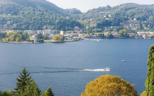 Lo Specchio del Lago