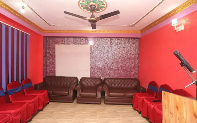 OYO 711 Hotel Mustang Plaza