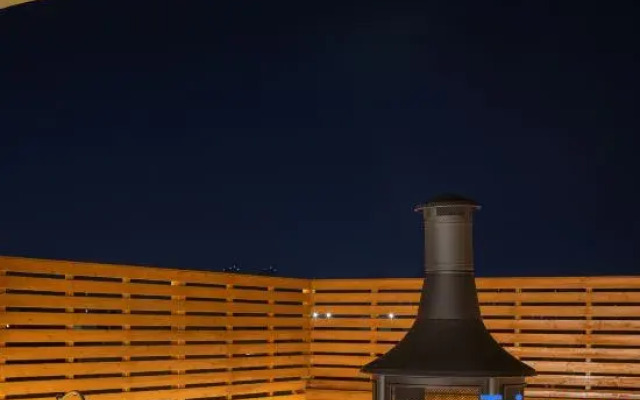 Flowery Cat Youth Hostel