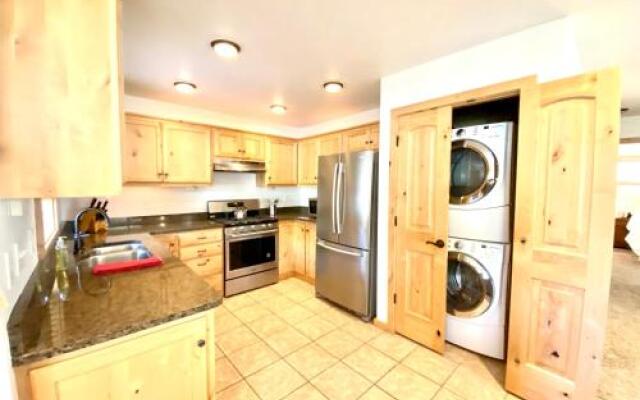 Raspberry Garden Inn & Suites