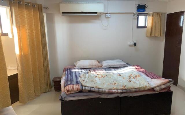 Kamil’s Studio Apartment