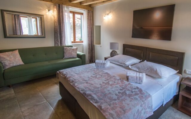 JR Luxury Guesthouse 2
