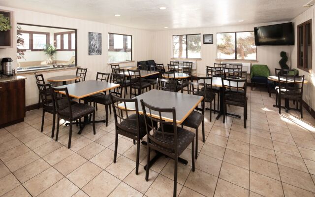 SYLO Hotel Denver Airport, a Ramada by Wyndham