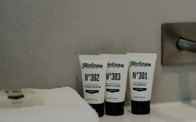 Panoramic Lake View 2-bed With Pool,