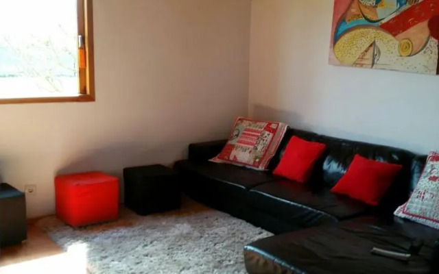 Wood house with swiming pool near Lisbon best beaches