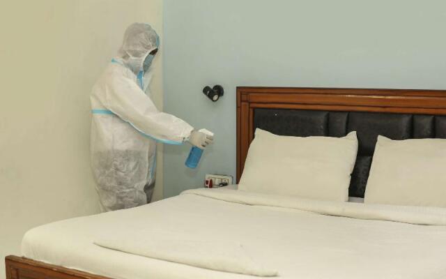 OYO 79600 The Premium Villa