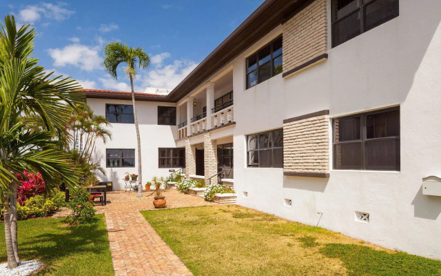 Miami Whitehouse Apartments