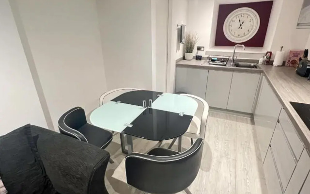 Spacious1br-6guests-walktoshops-fastwifi